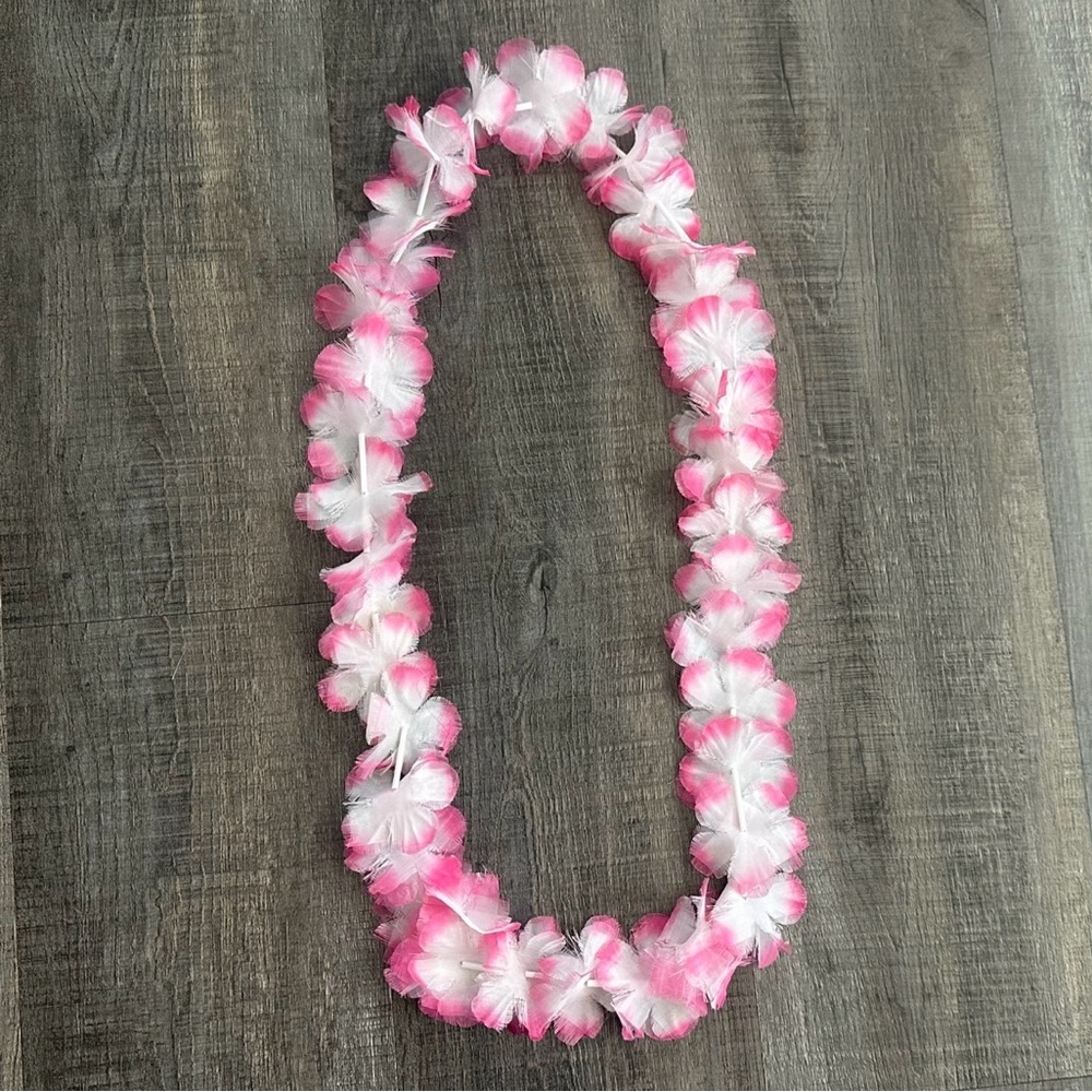 💞 Pink and White Floral Lei Necklace
